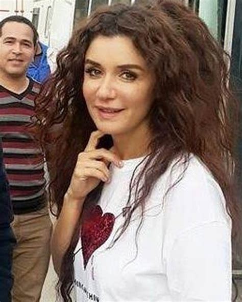 تخضع غادة عادل حاليا للعزل المنزلي، كما أن أعراض لديها خفيفة، وكانت أُصيبت بالفيروس. صور- غادة عادل ومي عمر في كواليس مسلسل "عفاريت عدلى علام ...