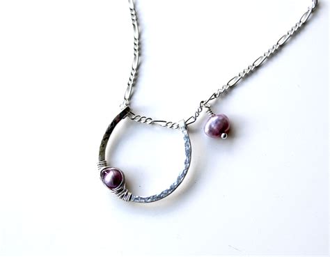 Horseshoe Necklace With Radiant Orchid Pearls Everywhereur