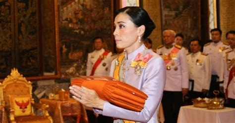 อันดับ ที่ 1 ออก 1 ครั้ง 1 อันดับ อันดับละ 3,000,000 บาท. ในหลวง โปรดเกล้าฯ พระราชินี เสด็จฯ แทนพระองค์ ถวายผ้าพระกฐิน