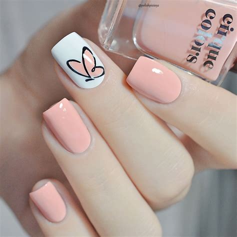 La pedicura tampoco excluye lucir diseños tan hermosos y llenos de color como estos, que perfectamente se pueden adaptar a las uñas de los pies. 5 Diseños de uñas para intentar al menos una vez en la vida