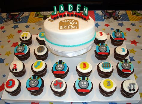 I was very pleased when i found these thomas the train cake cupcake decorating kit with 15 train characters on amazon.com, the first thing that came to mind was that many people will like the idea of. Thomas The Train Cakes - Decoration Ideas | Little ...