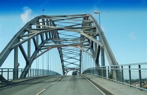 Cantilever Bridge Stock Image Image Of Struts Crossing 22979587