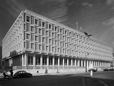 Old American Embassy Grosvenor Square Designed By Eero Saarinen In 1960 Rlondonarchitecture