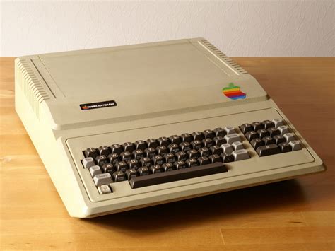 Pc History ••apple Ii•• The 1st Successful Pc 1977 04 16 • With 2