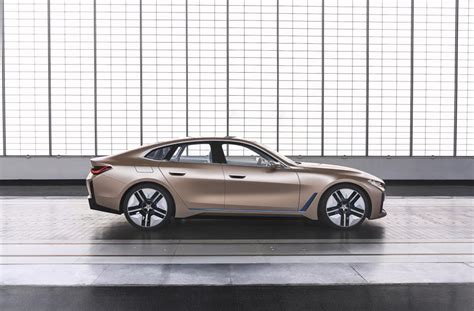 This is the new bmw i4 concept 2020.bmw says the i4 concept uses a single electric motor capable of producing 530 horsepower (395 kilowatts). BMW i4 concept : 600 km d'autonomie pour la rivale de la ...