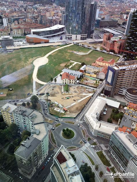 Uno spettacolo di ogni specie botanica, da cui il nome biblioteca, si potranno difatti apprendere i nomi delle piante presenti inoltre incisi sui viali pavimentati, che saranno interamente illuminati di notte. Milano | Porta Nuova - Aggiornamenti dalla Biblioteca ...