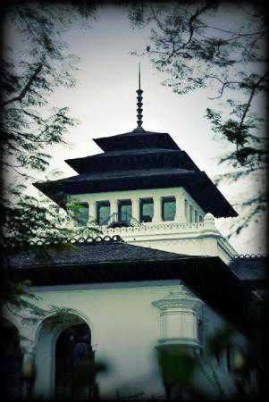 Rekomendasi tempat wisata di bandung lengkap. Tempat Wisata Di Bandung - Gedung Sate Bandung