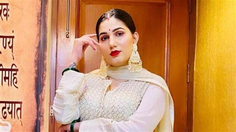 Arrest Warrant Issued Against Haryanvi Dancer Sapna Chaudhary Here S