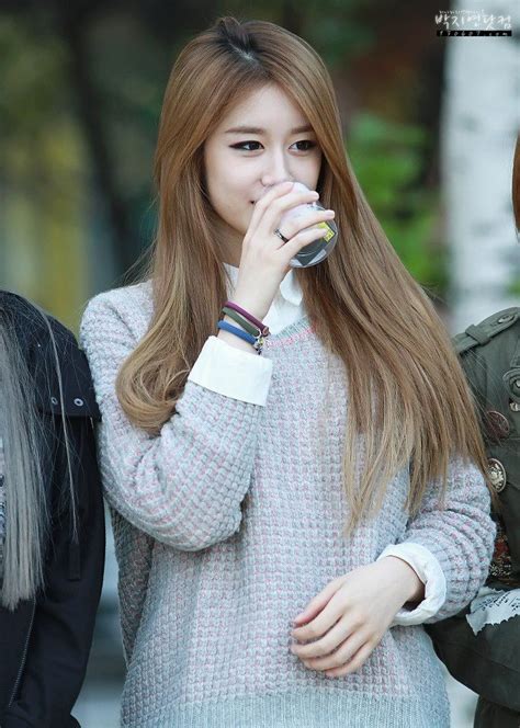 Short Or Long She Still Looks Stunning Korean Hair Color Brown