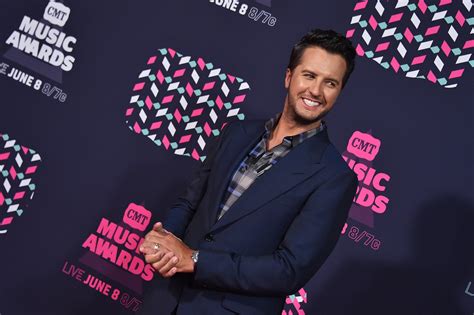 Luke Bryan Waves "No Butt Touching" Rule For 88-Year-Old Superfan