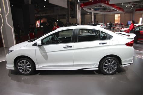 The sales of honda city in india alone has contributed to 25% of the worldwide sales in 2017. Honda City To Get Facelift In India In October - PakWheels ...