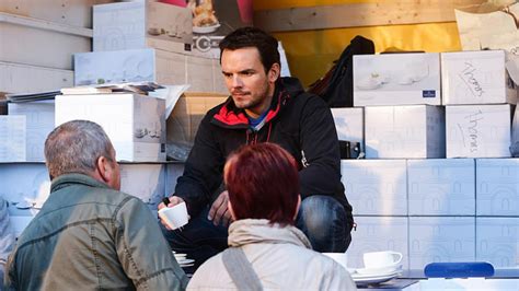 Steffen henssler kommt 2020 mit seinem neuen programm auf tour! Spendenmarathon: Steffen Henssler verkauft Geschirr für ...
