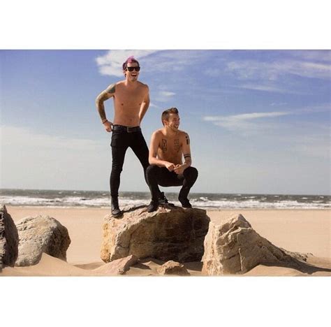 Tyler Joseph And Josh Dun Beach Photo Shoot Omg Twenty One
