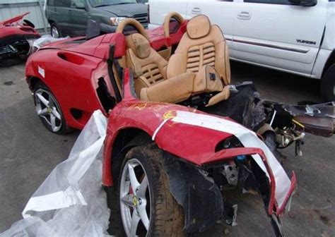 Crashed Ferraris 40 Pics Izismile