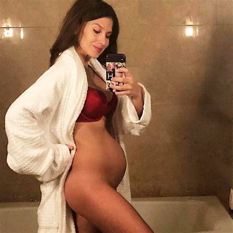 Hilaria Baldwin Thomas Nude Pantyless Selfie Pregnant Pics With