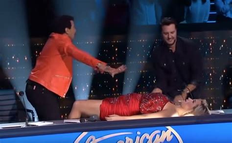 American Idol Katy Perry Pretends To Collapse On Judges Table After
