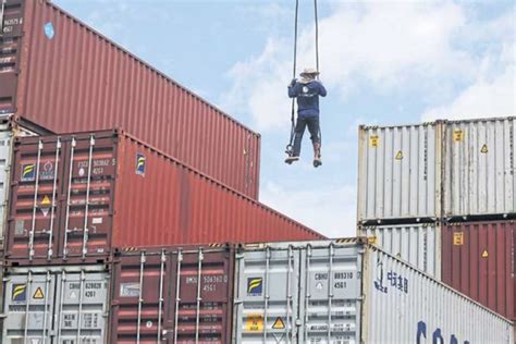 Bangkok Post Exports Down For 10th Month