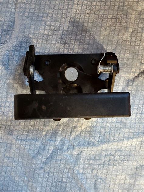 Gm Tailgate Latch Handle On Carousell