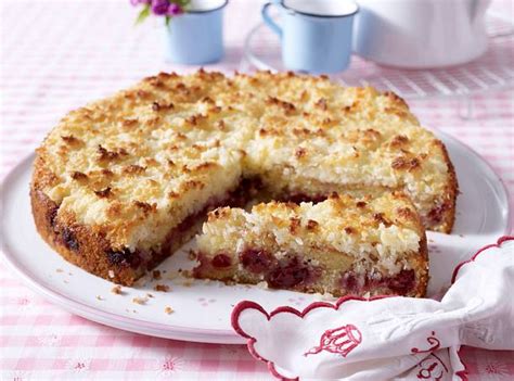 Frische kirschen waschen, abtropfen lassen und entsteinen. Crème fraîche Kuchen mit Kirschen und Crème fraîche-Kokos ...