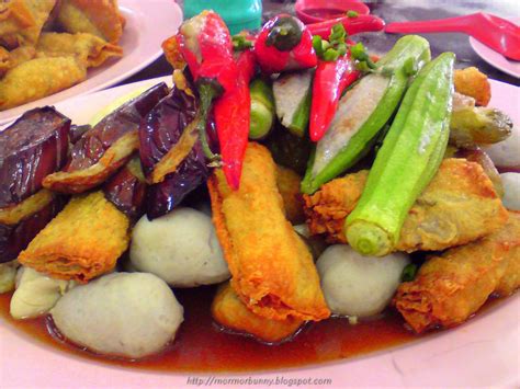 In medan where i grew up, this is how they serve yong tau foo and they add fish balls, and bitter. ®ëVoLu†iØN YouЯ§elF ™: March 2010