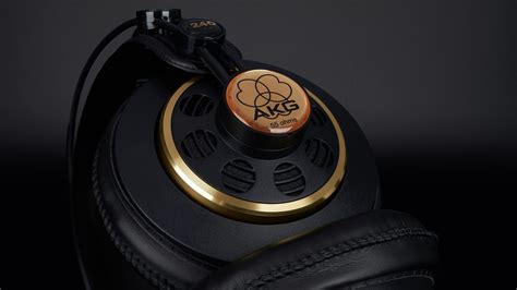 AKG K240 Studio Review | headphonecheck.com