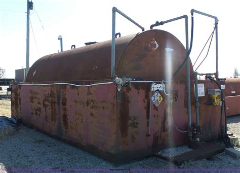 10000 Gallon Fuel Tank In Greenwood Mo Item L3184 Sold Purple Wave