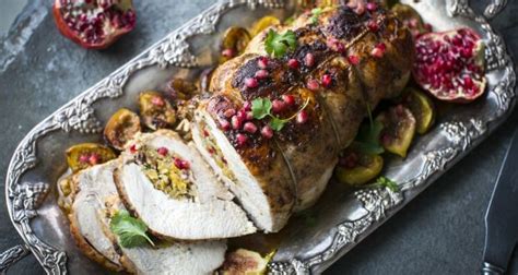 I've got some great ideas for you, whether you're planning a casual get together or a five star my only rule for a christmas dinner entree is that it has to be special — something i wouldn't normally make for our family dinner. Easy Non Traditional Christmas Dinner Ideas - These easy and delicious christmas dinner ideas ...