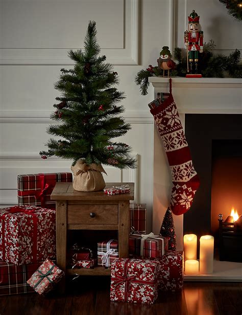 Mengingat kembali ke masa kecilku tahun natal musim bagi banyak dipenuhi dengan kekaguman yang diantisipasi terutama pada malam natal. Gambar Pohon Natal 2018