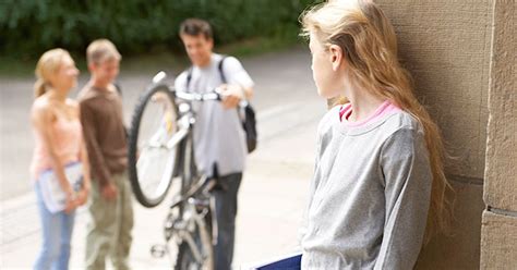 5 Tips For Helping Your Shy Tween Cope With School