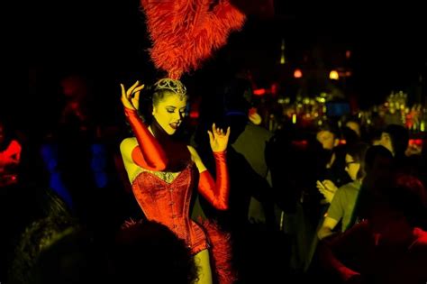 Burlesque Shows In London 6 Sizzling Clubs To Twirl Your Tassles
