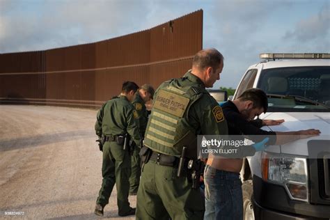 Border Patrol Agents Apprehend Illegal Immigrants Shortly After They