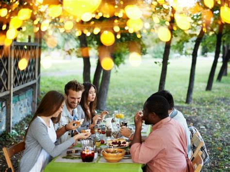 Cuando organizas una cena en casa, esa casa se supone que es la tuya. 10 Razones por las que invitar a los amigos a cenar a casa ...