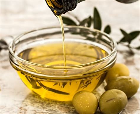 One of the most concerning things about the keto diet is amount of saturated and animal fats. OLIVE OIL KETO FRIENDLY ANSWER | KETOGENIC | KETOASK