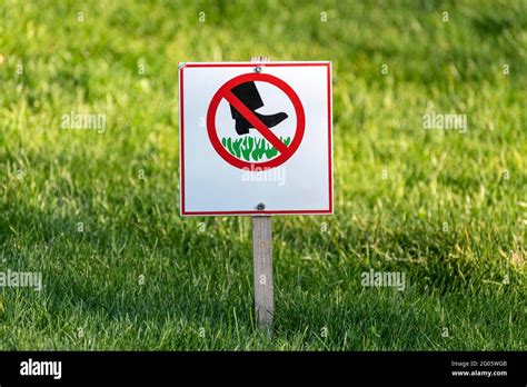 Sign Do Not Step On Grass Prohibition Sign On The Lawn Sign
