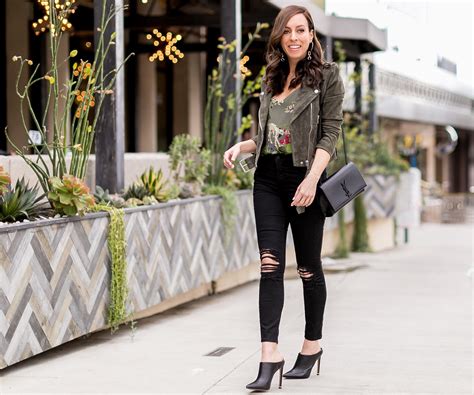 Sydne Style Shows How To Wear Black Skinny Jeans With Suede Jacket And