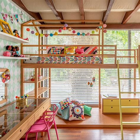 Un Dormitorio Infantil Lleno De Color Y Madera Decopeques