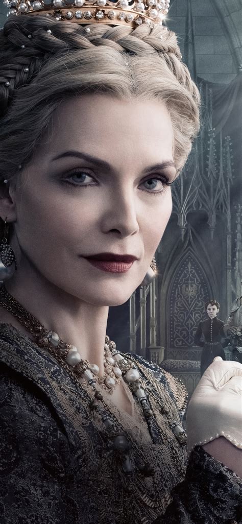 1125x2436 Michelle Pfeiffer As Queen Ingris In Maleficent Mistress Of