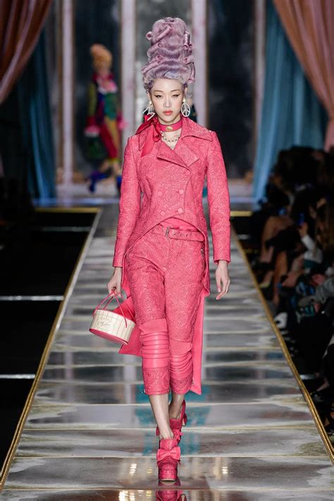 Moschino Fall 2020 Ready To Wear Collection Vogue Fashion Fashion