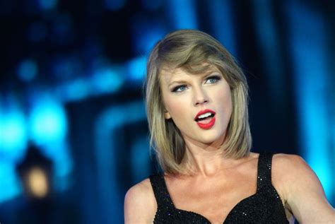 See Taylor Swifts Handwritten Thank You Notes To Her Fans