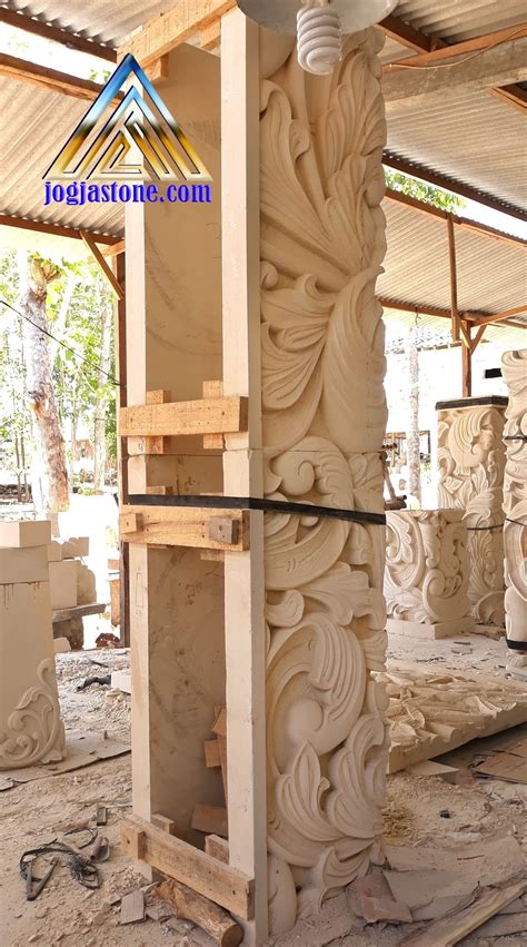 Foto model tiang teras rumah desain rumah. Ukiran tiang pilar rumah motif pemandangan dan ukiran jawa (klasik)