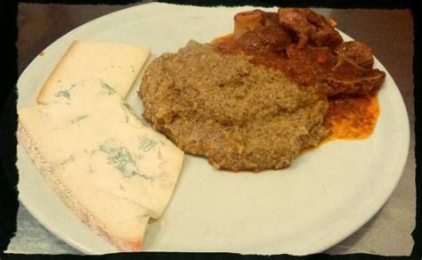 Sembra che il grano saraceno abbia questo nome proprio perché diffuso in italia dai mercanti arabi o, secondo altre fonti, per il colore scuro dei chicchi, proprio come la pelle dei saraceni. Polenta di grano saraceno con ossobuco in umido gorgonzola ...