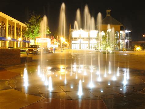 Cuyahoga Falls Fountain The Fountain At The Riverwalk In C Flickr