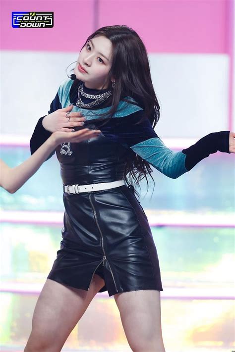 Stayc Pics Poppy On Twitter In 2022 Fashion Leather Skirt Kpop Girls