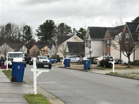 Man shot, killed while sitting in car in Gwinnett County neighborhood