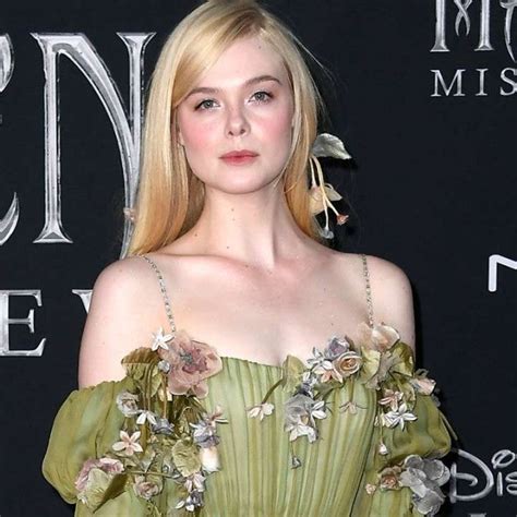 Elle Fanning Exclusive Interviews Pictures And More Entertainment Tonight