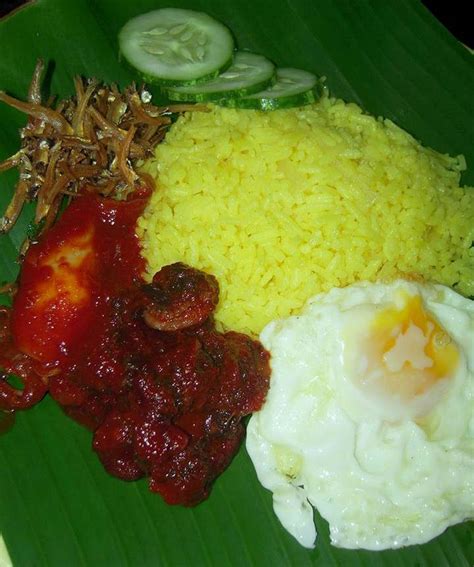 Elements like the nasi, egg, chicken, cucumber, sambal, ikan bilis, . RESEPI NASI LEMAK KUNYIT