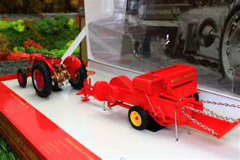 Uh5238 Universal Hobbies Mf 35 Delux Tractor With Massey Harris No3 Ba