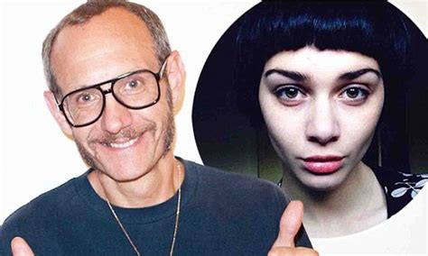 Terry Richardson Vogue Sex Scandal Was A Hoax Digital Expert Claims Daily Mail Online