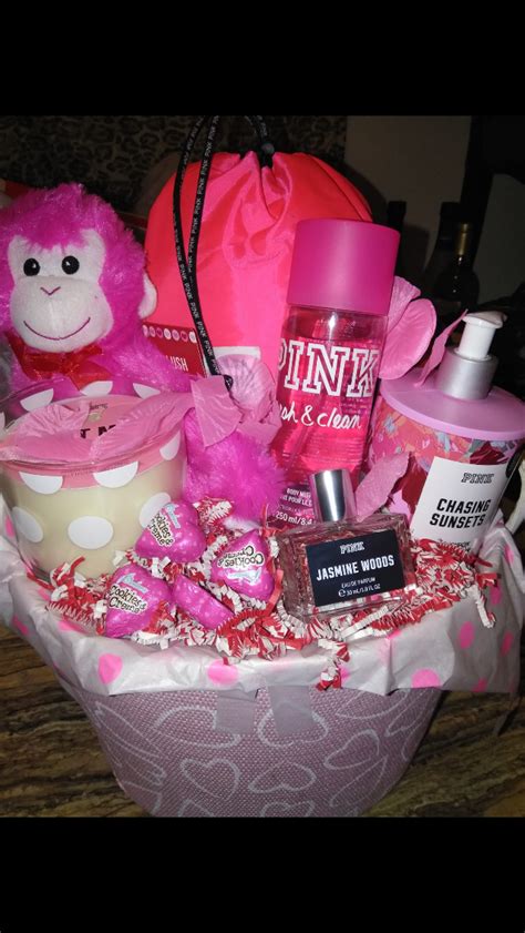 We're sharing the best gift basket ideas. Victoria Secret Baskets #birthdaybasket Victoria Secret ...