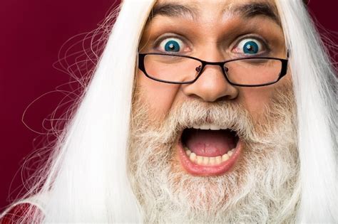 Premium Photo Old Bearded Man In Glasses